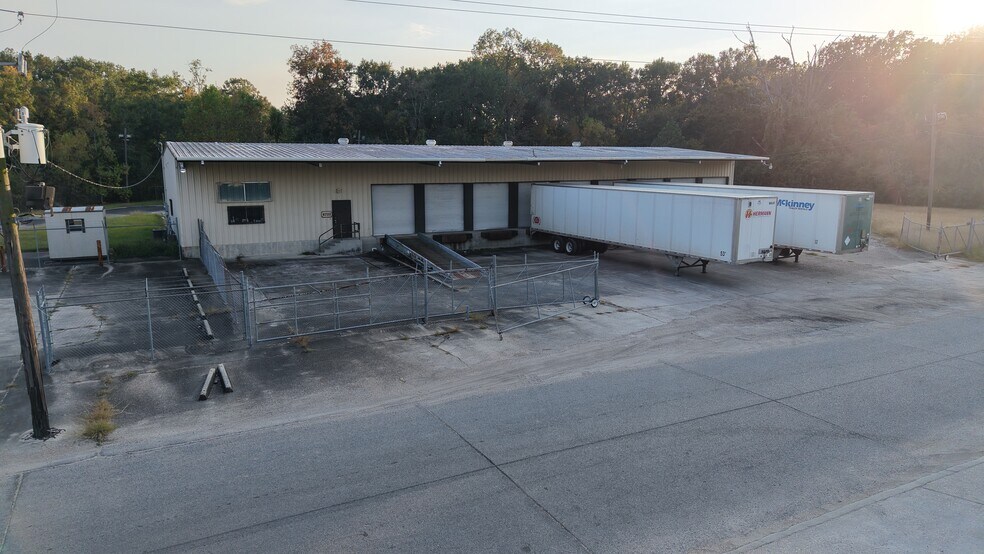 More Photos Of 6722 Bicentennial Pl, Baton Rouge Truck Terminal For Lease
