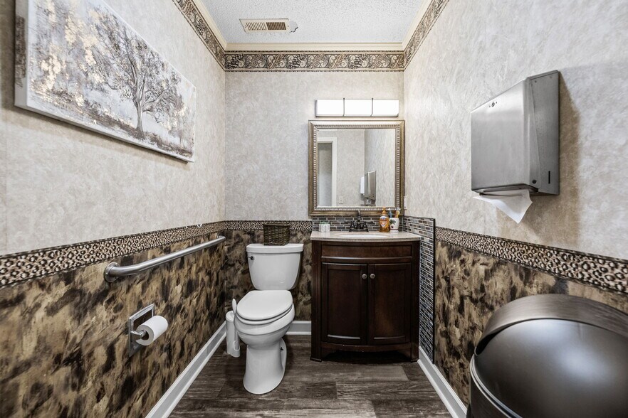 More Photos Of 150 Scarboro St, Asheboro Medical For Sale