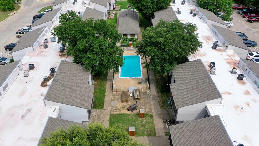 More Photos Of 2000 Kazmeier Plz, Bryan Apartments For Sale