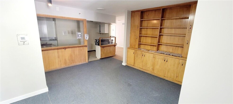 More Photos Of 600 E Mary St, Yates Center Apartments For Sale