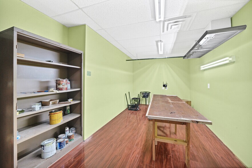 More Photos Of 1313 Cedar Post Ln, Houston Warehouse For Sale