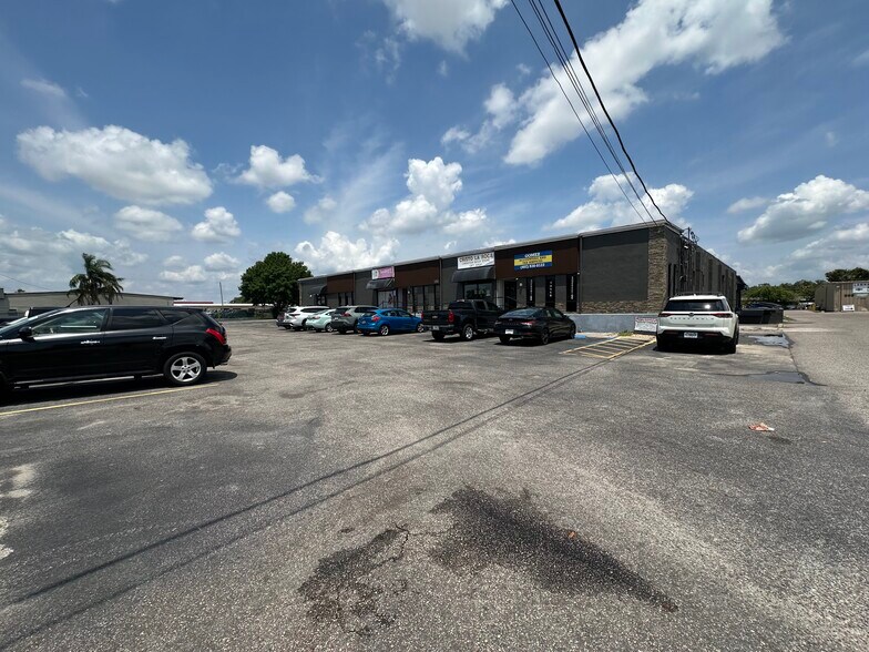More Photos Of 1011 W Lancaster Rd, Orlando General Retail For Sale
