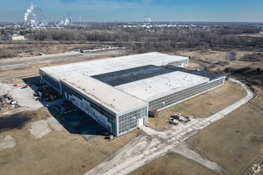 More Photos Of 1769 E Broadway St, Northwood Manufacturing For Lease