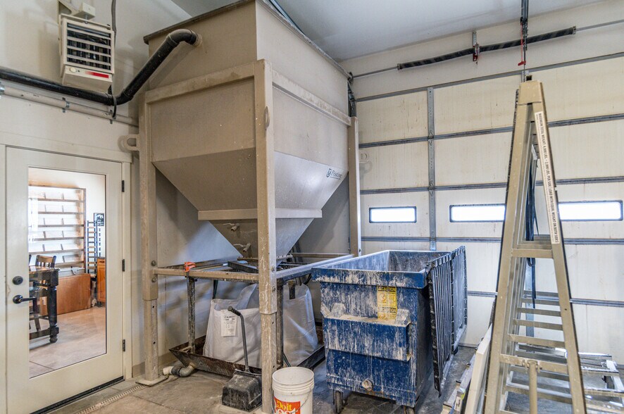 More Photos Of 723 N Curtis Ct, Sisters Industrial For Sale