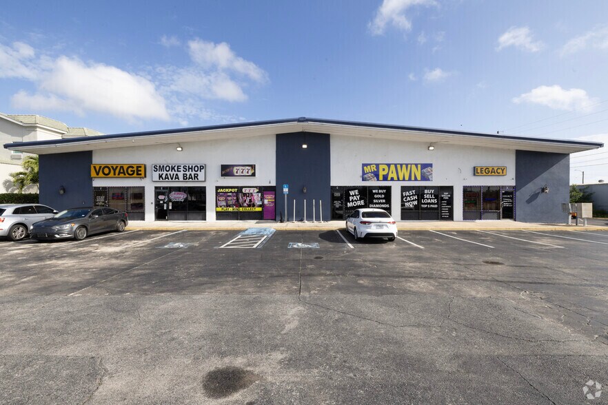 More Photos Of 3899 Ulmerton Rd, Clearwater Storefront For Lease