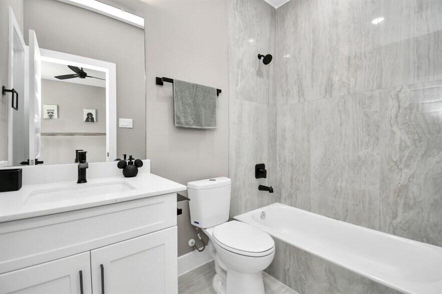 More Photos Of 316 Thornton Rd, Houston Apartments For Sale