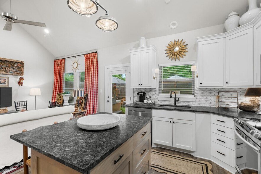More Photos Of 807 E Highway St, Fredericksburg General Retail For Sale