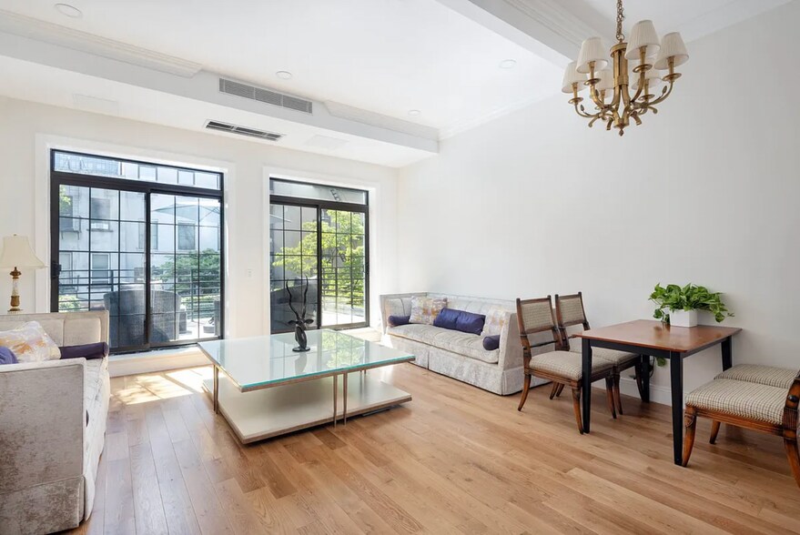More Photos Of 450 W 44th St, New York Apartments For Sale