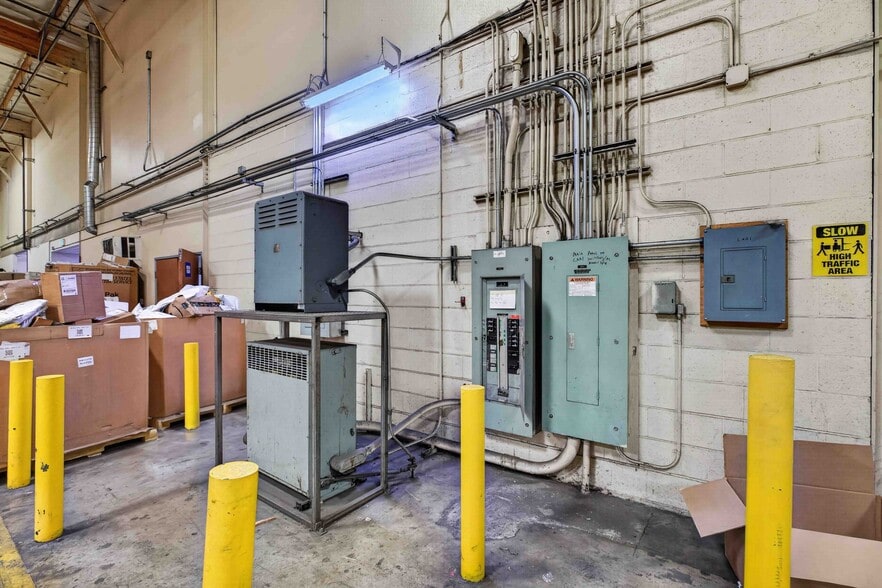 More Photos Of 20401 Prairie St, Chatsworth Manufacturing For Lease
