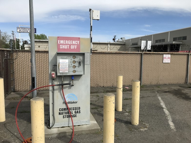 More Photos Of 320 Commerce Cir, Sacramento Warehouse For Lease