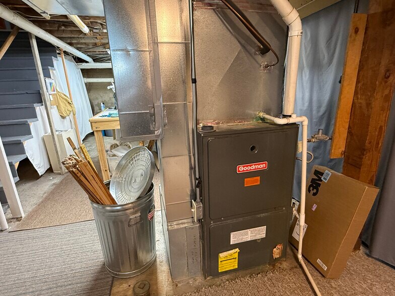 More Photos Of 218 Commercial Ave, Wallace Hotel For Sale