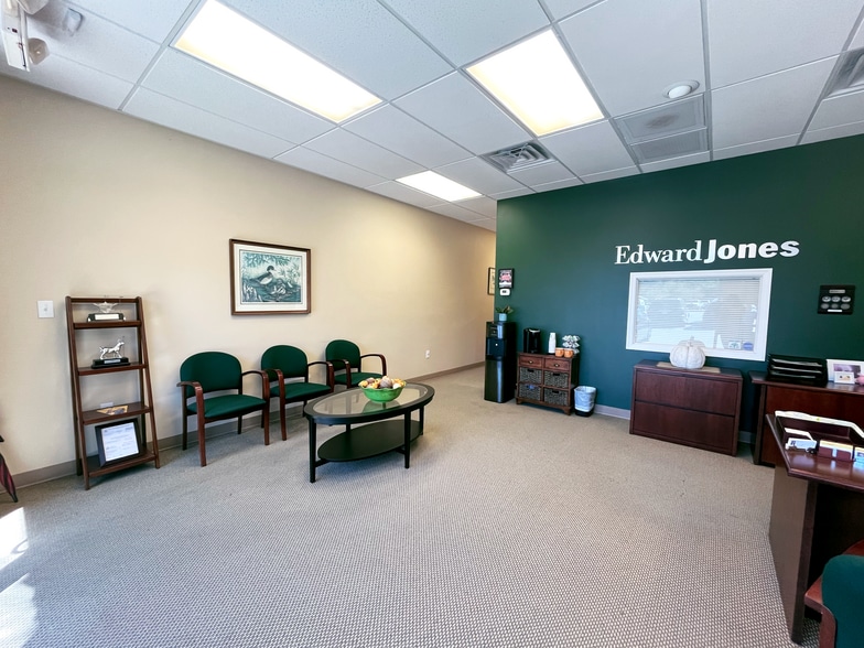 More Photos Of 2875 Ashley River Rd, Charleston General Retail For Lease