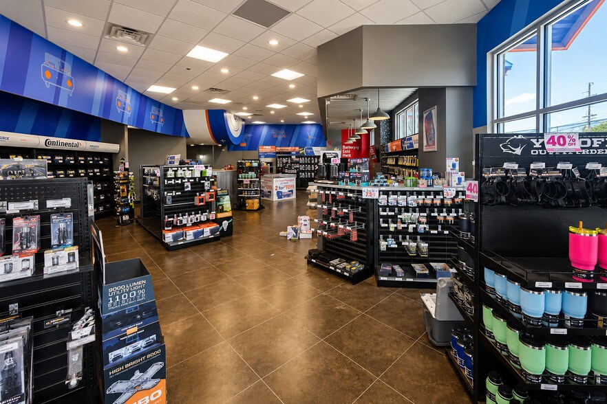 More Photos Of 4411 19th St, Lubbock Freestanding For Lease
