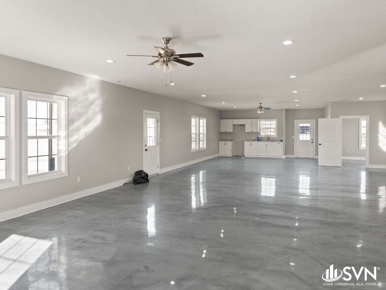 More Photos Of 300 Opportunity dr, Mayfield Warehouse For Sale