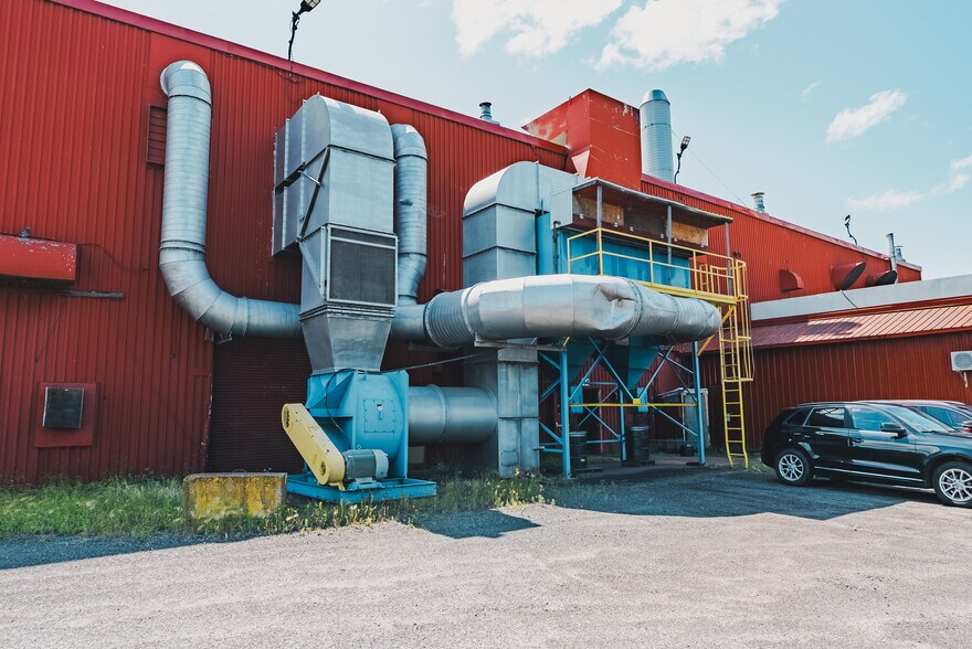 More Photos Of 1905 Rue Émile Bernard, Sorel-tracy Industrial For Sale