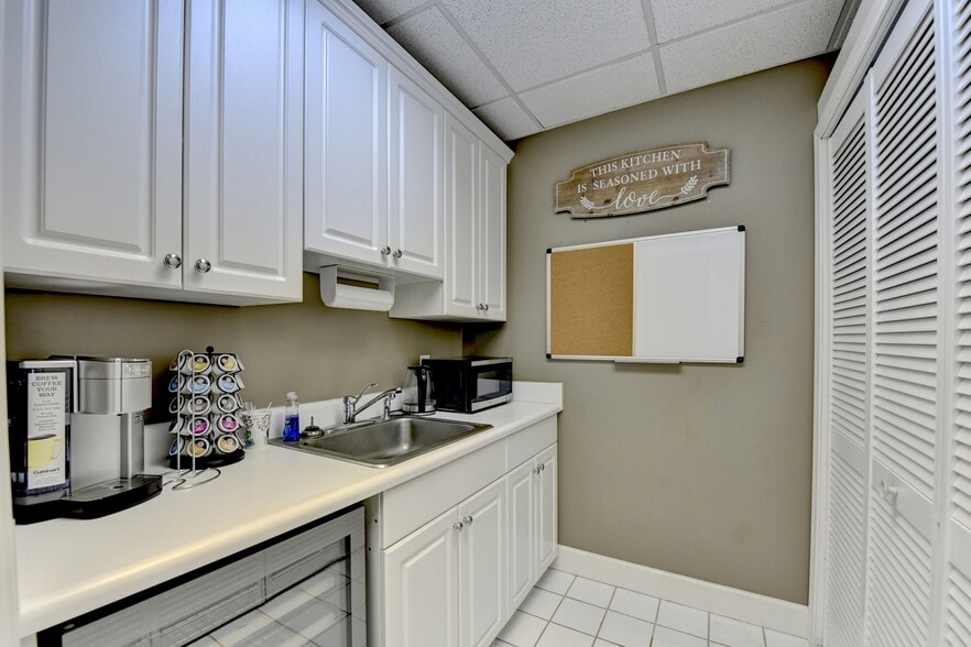 More Photos Of 3535 Roswell Rd, Marietta Medical For Sale