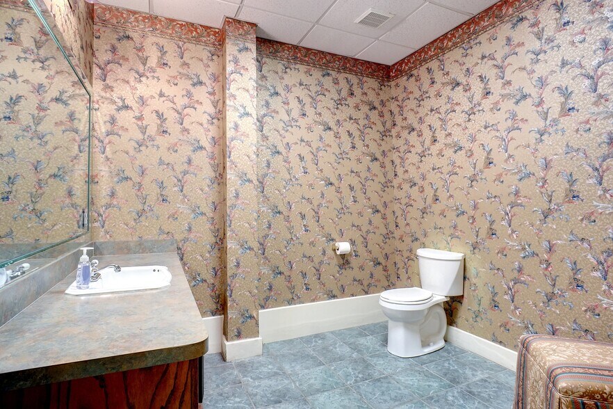 More Photos Of 1303 Northwest Hwy, Garland Medical For Lease