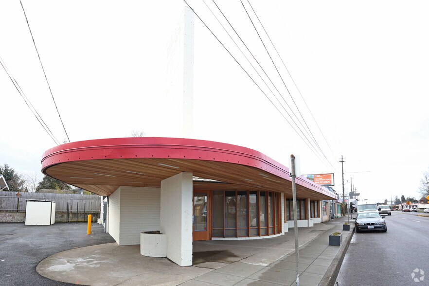 More Photos Of 6924 NE Sandy Blvd, Portland Storefront For Lease