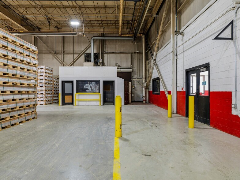 More Photos Of 90 Christ School Rd, Arden Distribution For Lease