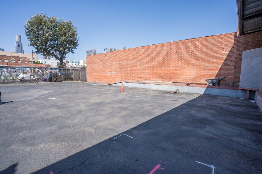 More Photos Of 540-564 S Crocker st, Los Angeles Industrial For Sale