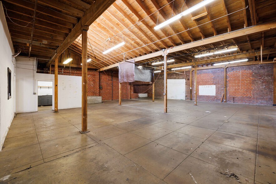 More Photos Of 440 Seaton St, Los Angeles Loft Creative Space For Sale