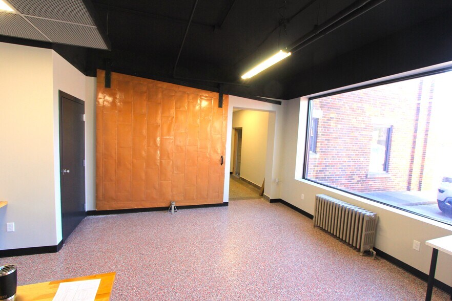 More Photos Of 1809-1817 Deckner Ave, Green Bay Office Residential For Lease