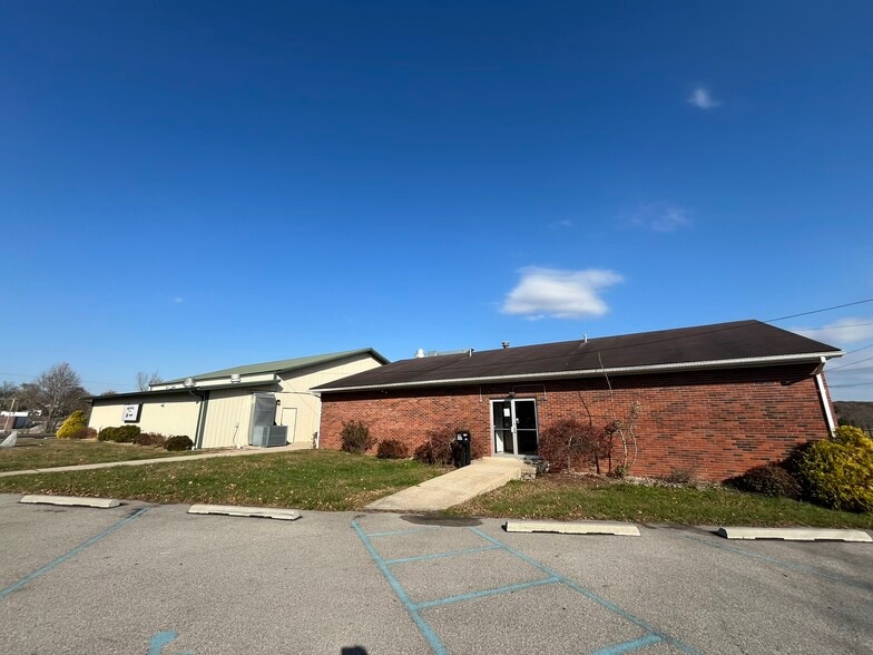 Primary Photo Of 412 S Madison Ave, North Vernon Flex For Sale