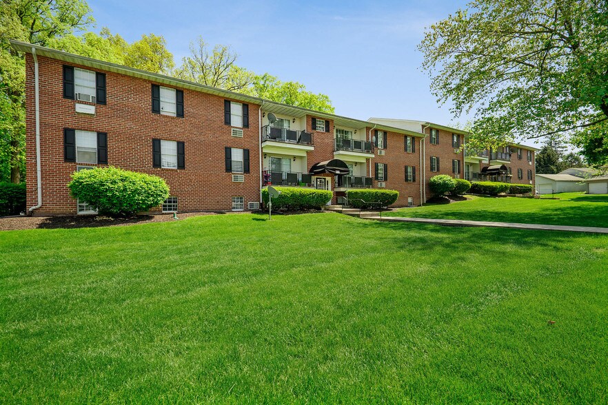 Primary Photo Of 372-390 W Minor St, Emmaus Apartments For Sale