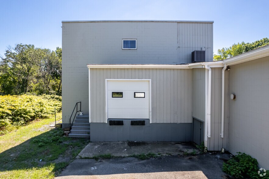 More Photos Of 67 Village St, Medway Manufacturing For Lease