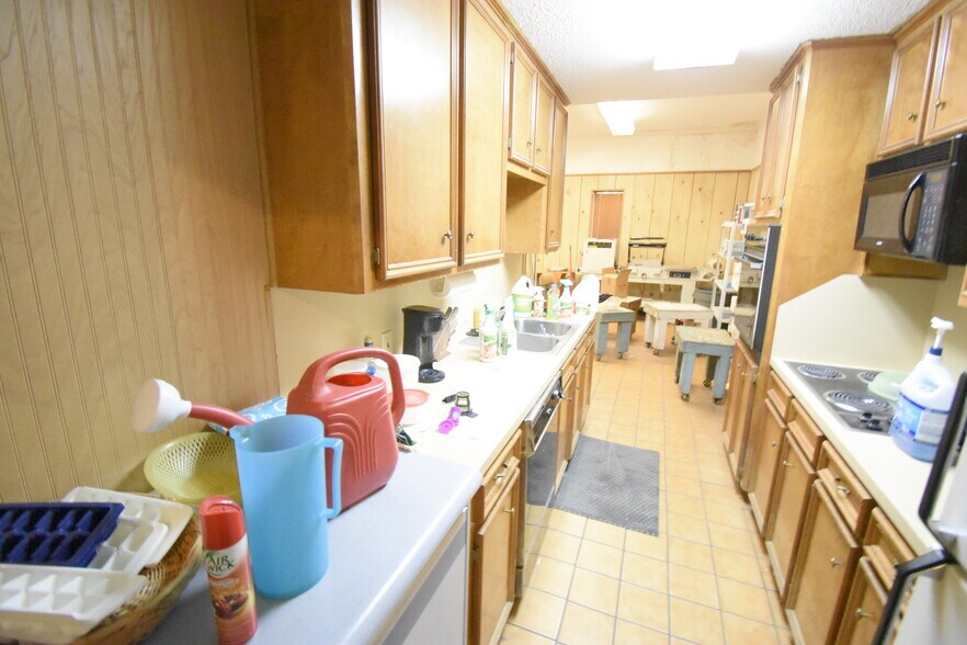 More Photos Of 630 Kentucky St, South Houston Office For Sale