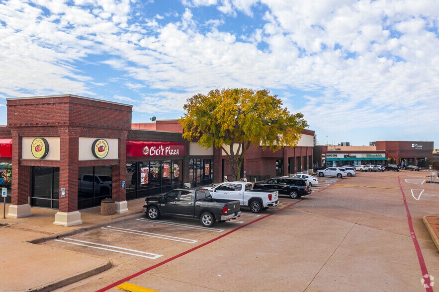 More Photos Of 423-593 Interstate 30, Rockwall Unknown For Lease