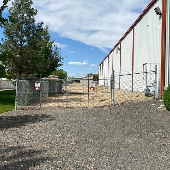 More Photos Of 3303 E Linden St, Caldwell Warehouse For Lease