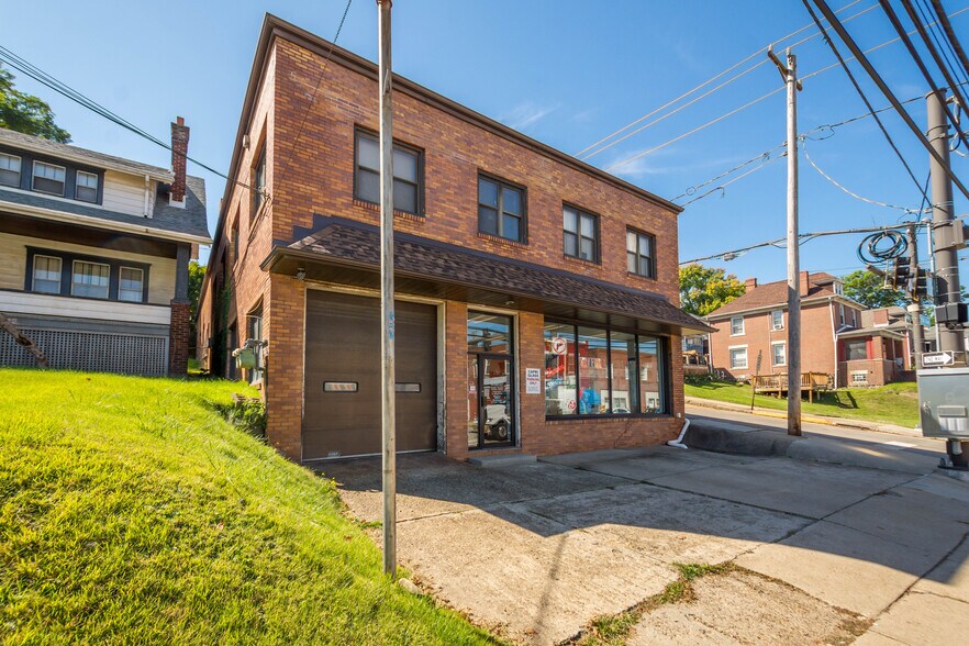 More Photos Of 700 5th Ave, Coraopolis Showroom For Sale