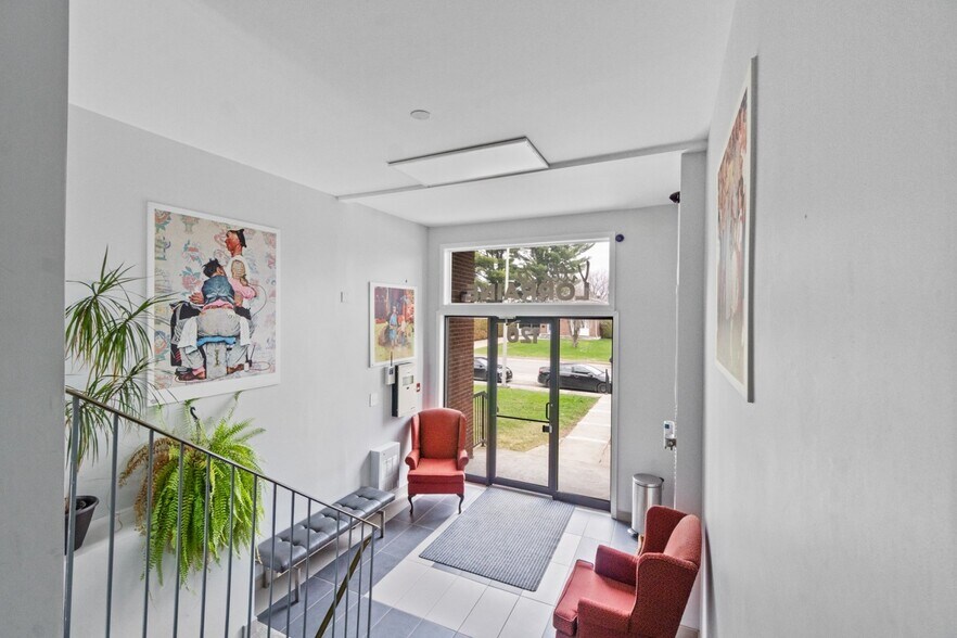 More Photos Of 120 Av De Lorraine, Lachute Apartments For Sale