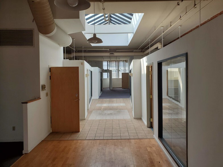More Photos Of 133 W 4th St, Cincinnati Office For Sale