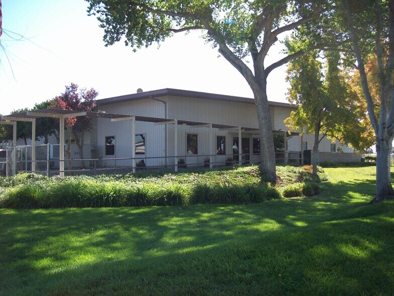More Photos Of 1610 Commerce Way, Paso Robles Warehouse For Sale