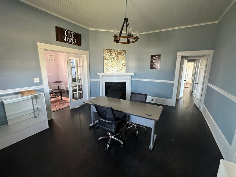 More Photos Of 62 Lee St, Jefferson Office For Sale