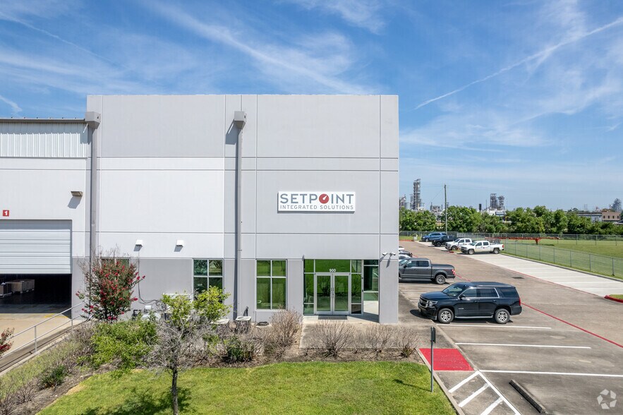 More Photos Of 10051 Porter Rd, La Porte Distribution For Lease