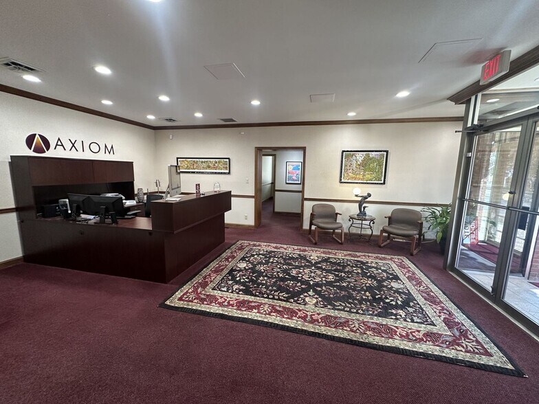 More Photos Of 215 NW Martin Luther King Jr Blvd, Evansville Office For Sale