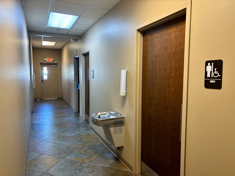 More Photos Of 25 E Nine One Half Mile Rd, Pensacola Office For Lease