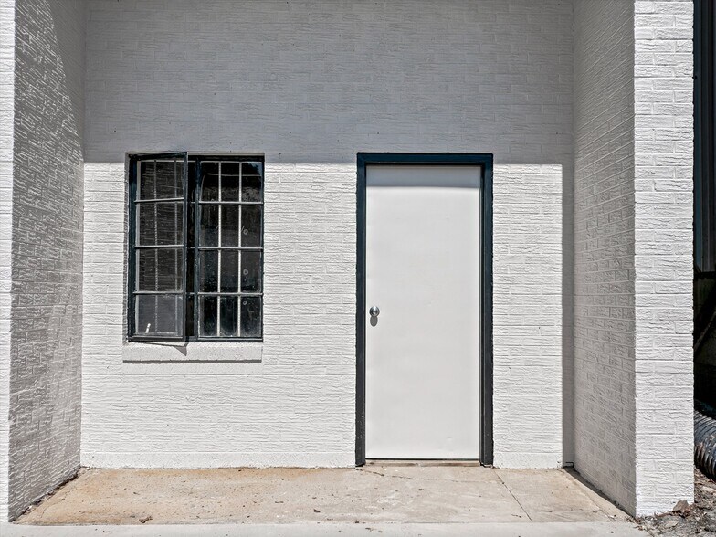 More Photos Of 13 Central Ave, Weaverville Freestanding For Lease