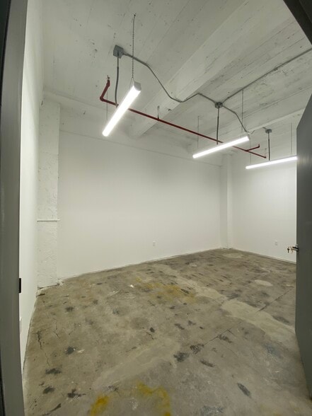 More Photos Of 901 E 31st St, Los Angeles Manufacturing For Lease
