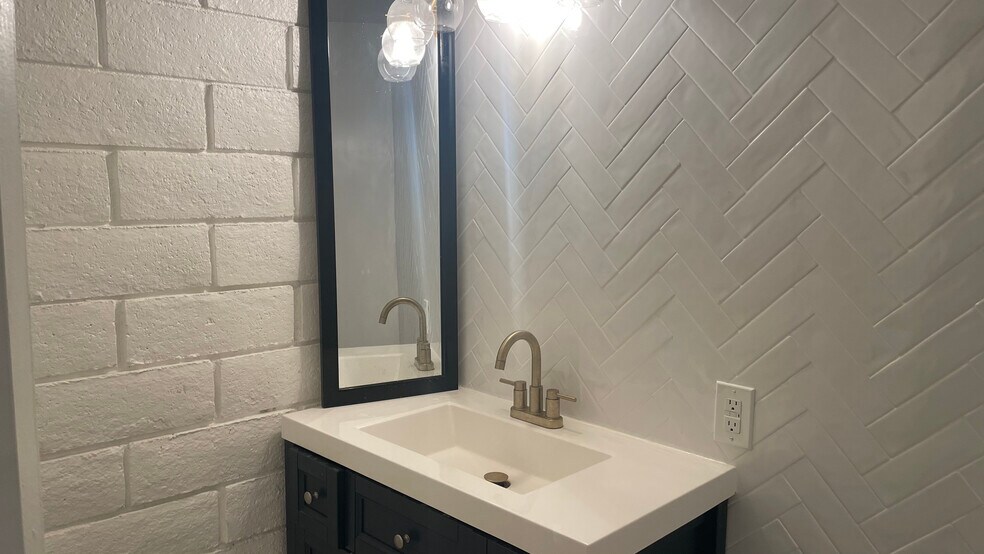 More Photos Of 10885-10909 Los Alamitos Blvd, Los Alamitos Storefront For Lease