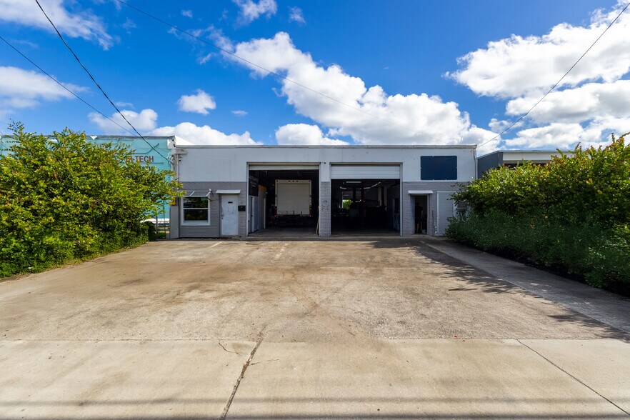 More Photos Of 526-528 S Dixie Hwy E, Pompano Beach Service For Lease