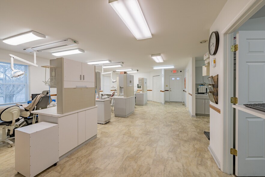 More Photos Of 1941 Euclid Ave, Bristol Medical For Sale