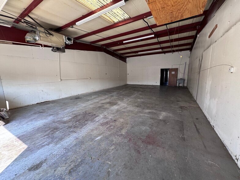 More Photos Of 10828 E Newton St, Tulsa Unknown For Lease