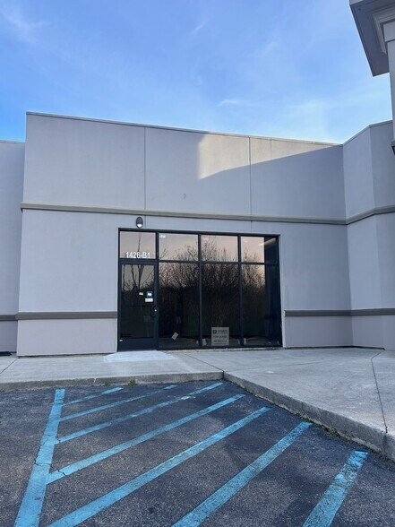 Primary Photo Of 1420 Paramount Dr NW, Huntsville Restaurant For Lease