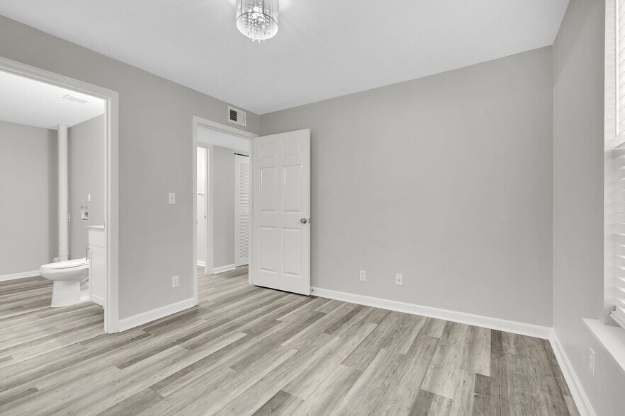 More Photos Of 3130 Saint Anthony Gardens Dr, Louisville Apartments For Sale