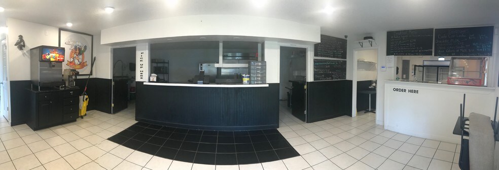 More Photos Of 410 Broad St, Brooksville Freestanding For Lease