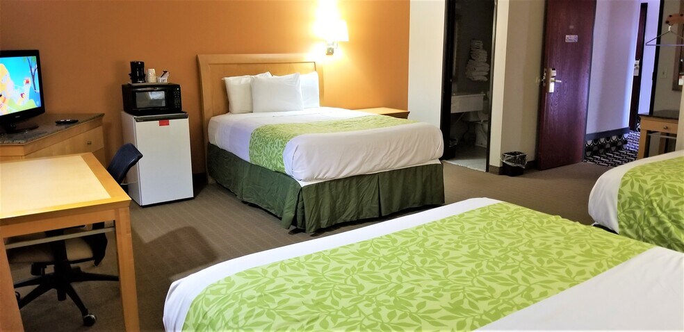 More Photos Of 817 W Main St, Lyons Hotel For Sale